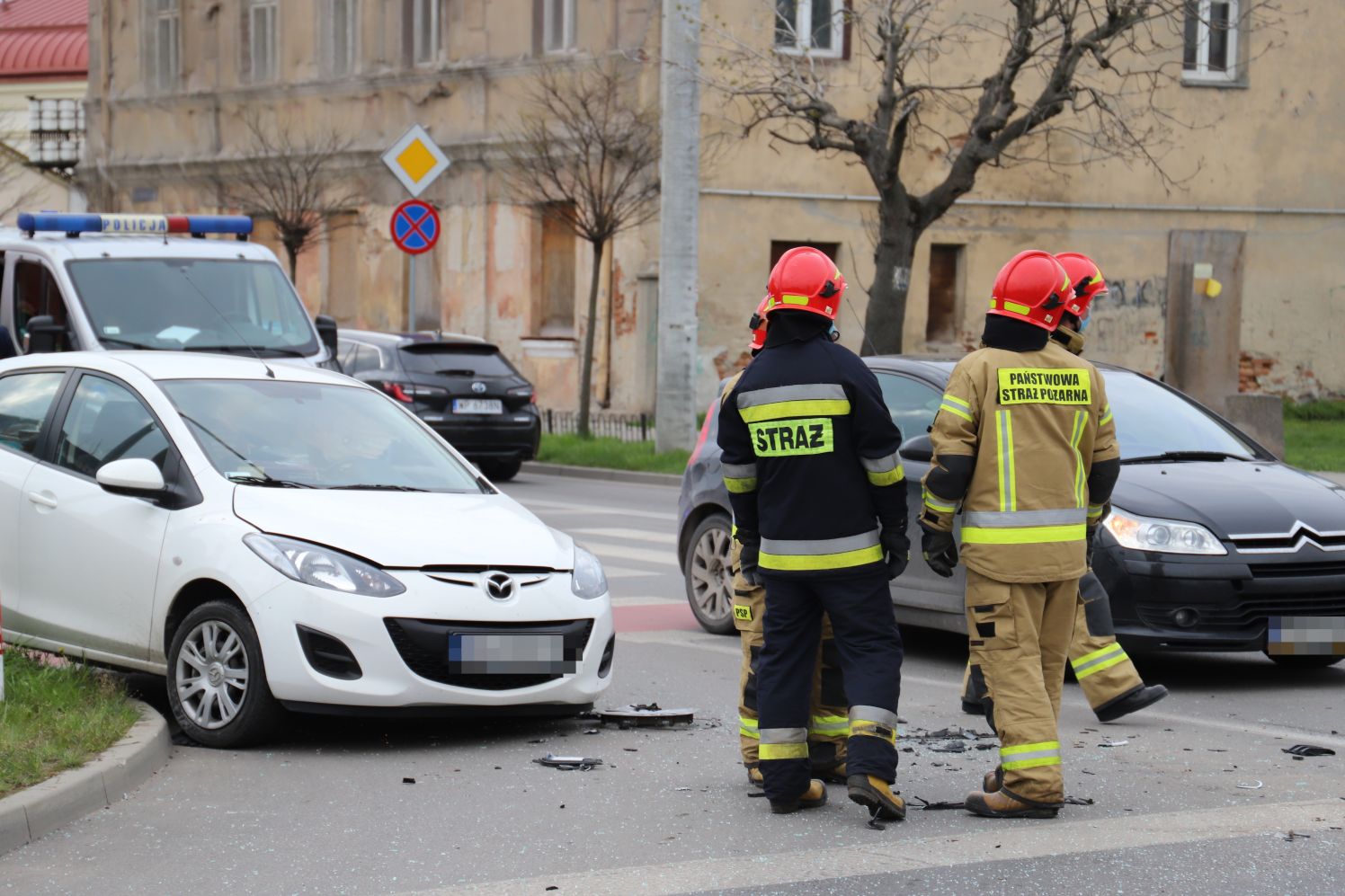 W centrum Kutna doszło do kraksy z udziałem kilku samochodów