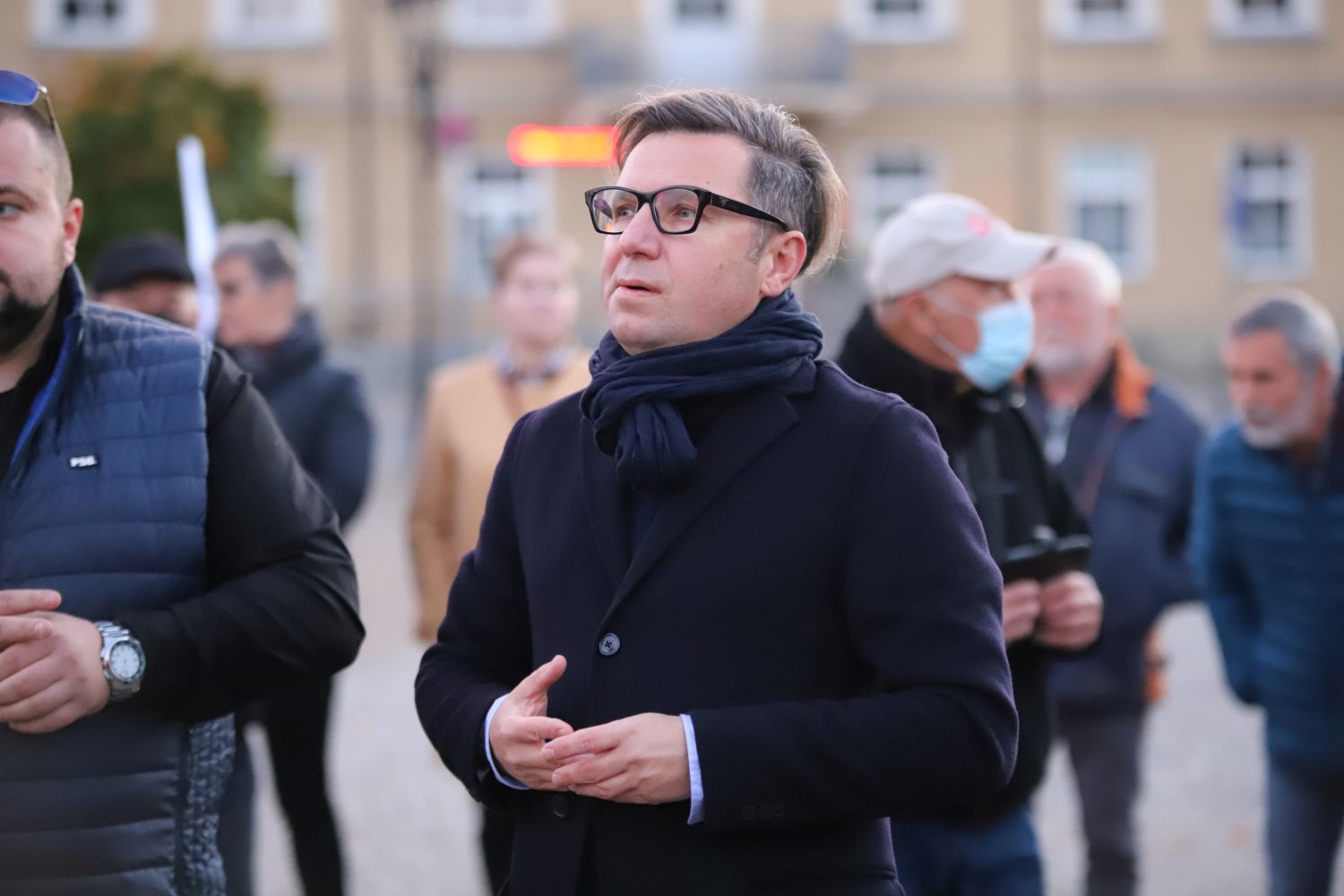 Protest „#Zostaję w Unii” w sercu Kutna. Kilkadziesiąt osób na Placu Piłsudskiego