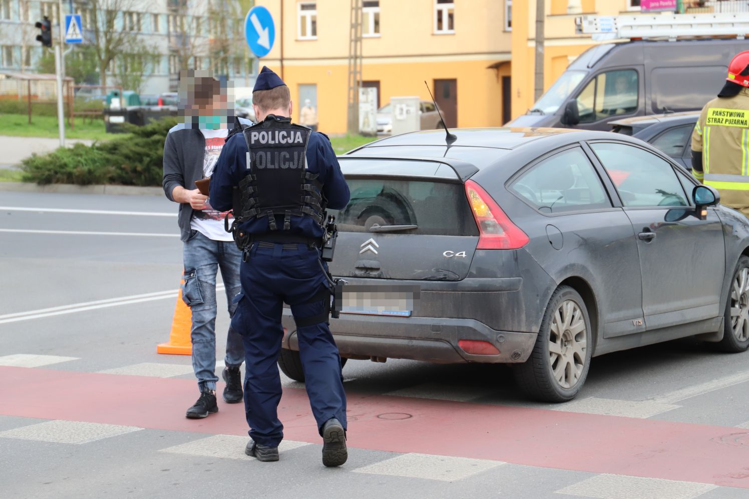 W centrum Kutna doszło do kraksy z udziałem kilku samochodów