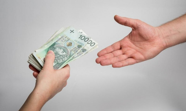 Nowe dane GUS o przeciętnej pensji w Polsce. Zarabiasz tyle? - Zdjęcie główne