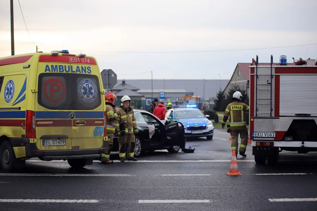 Wypadek na DK 92 w gminie Bedlno. Zderzyły się dwie osobówki