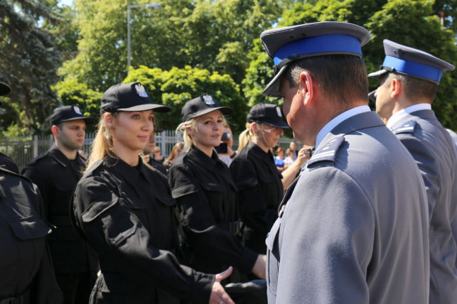 Kiedyś przyjmowano tylko bezdzietne panny i wdowy. Jak to jest być kobietą w policji? - Zdjęcie główne