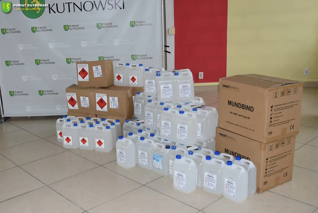 Do jednostek podległych powiatowi kutnowskiemu trafi 4 tys. maseczek i 500 litrów płynów dezynfekcyjnych