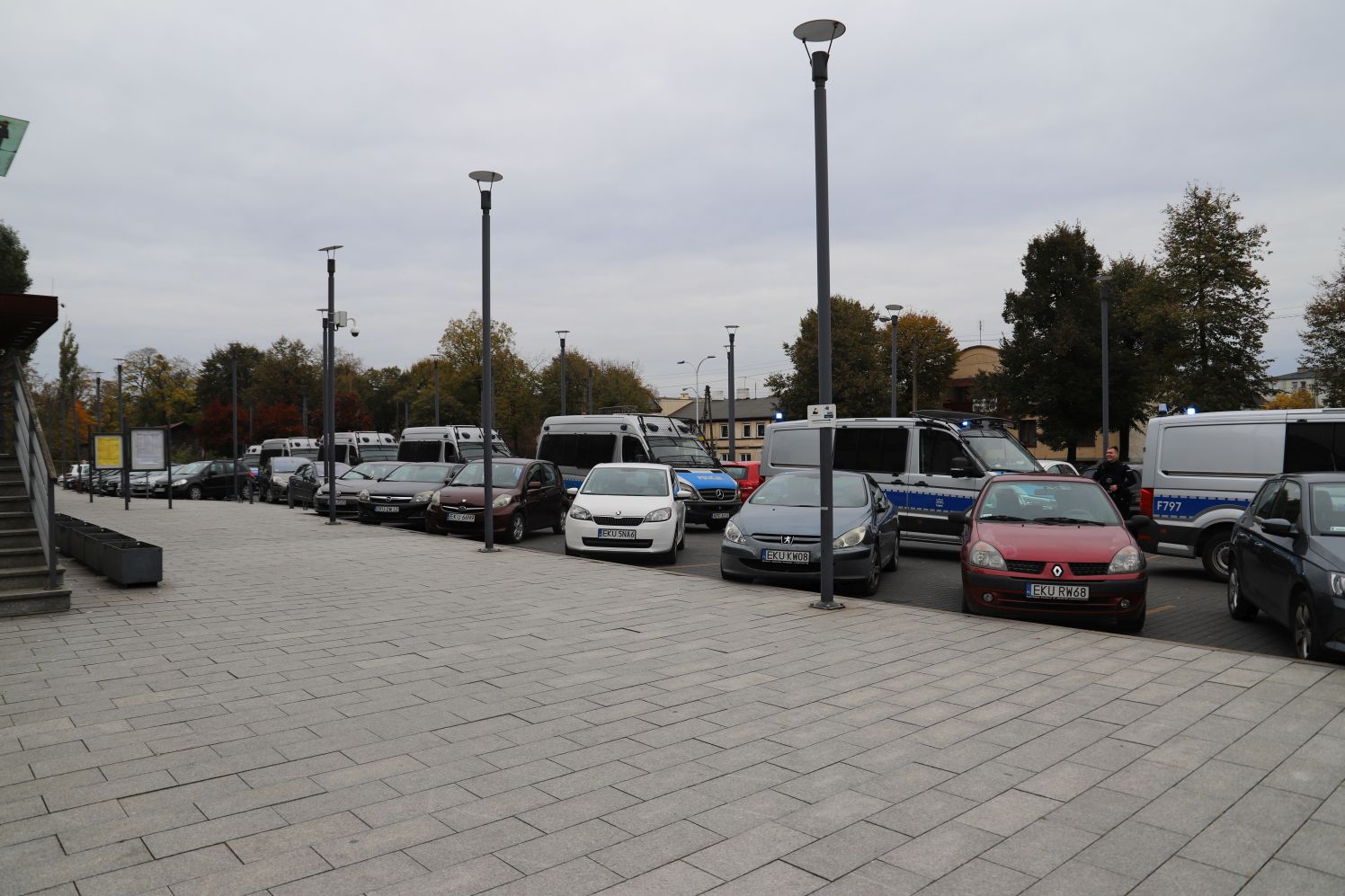 Policja zabezpiecza przejazd kibiców Lecha Poznań przez Kutno