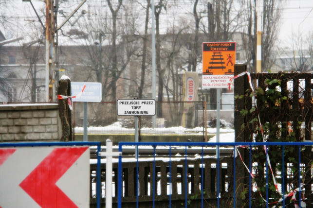 Przejścia przez tory nie ma - drobne opóźnienia czy tylko obiecanki-cacanki? - Zdjęcie główne