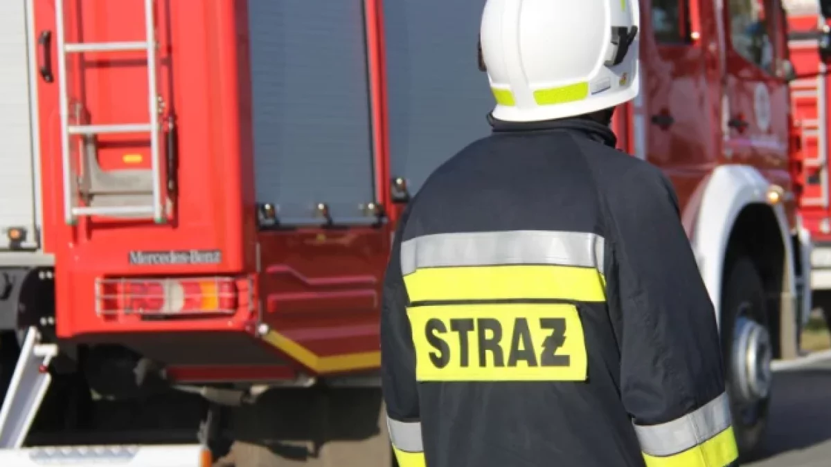 Mężczyzna zaczął słabnąć w wodzie, do akcji ruszyły służby. Strażacy wydali pilny komunikat