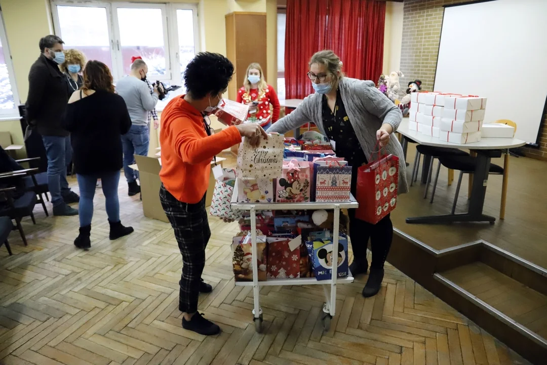 Dzieci z oddziału pediatrycznego otrzymały mikołajkowe prezenty