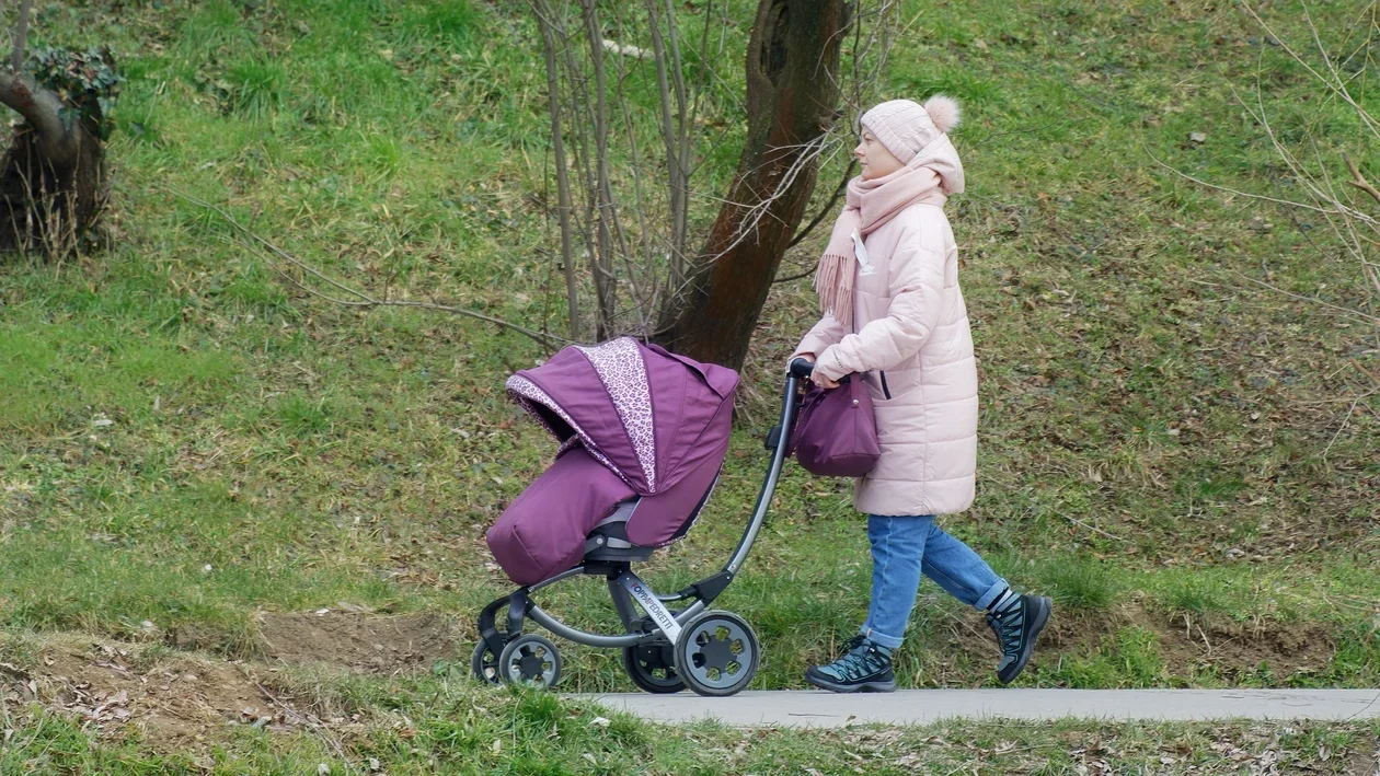 Więcej przerw, 5 dni opieki na członka rodziny, nacisk na umowy "na stałe". Przed nami duże zmiany w Kodeksie pracy - Zdjęcie główne