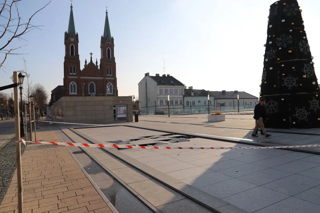 Incydent na placu Wolności, auto uszkodziło fontannę