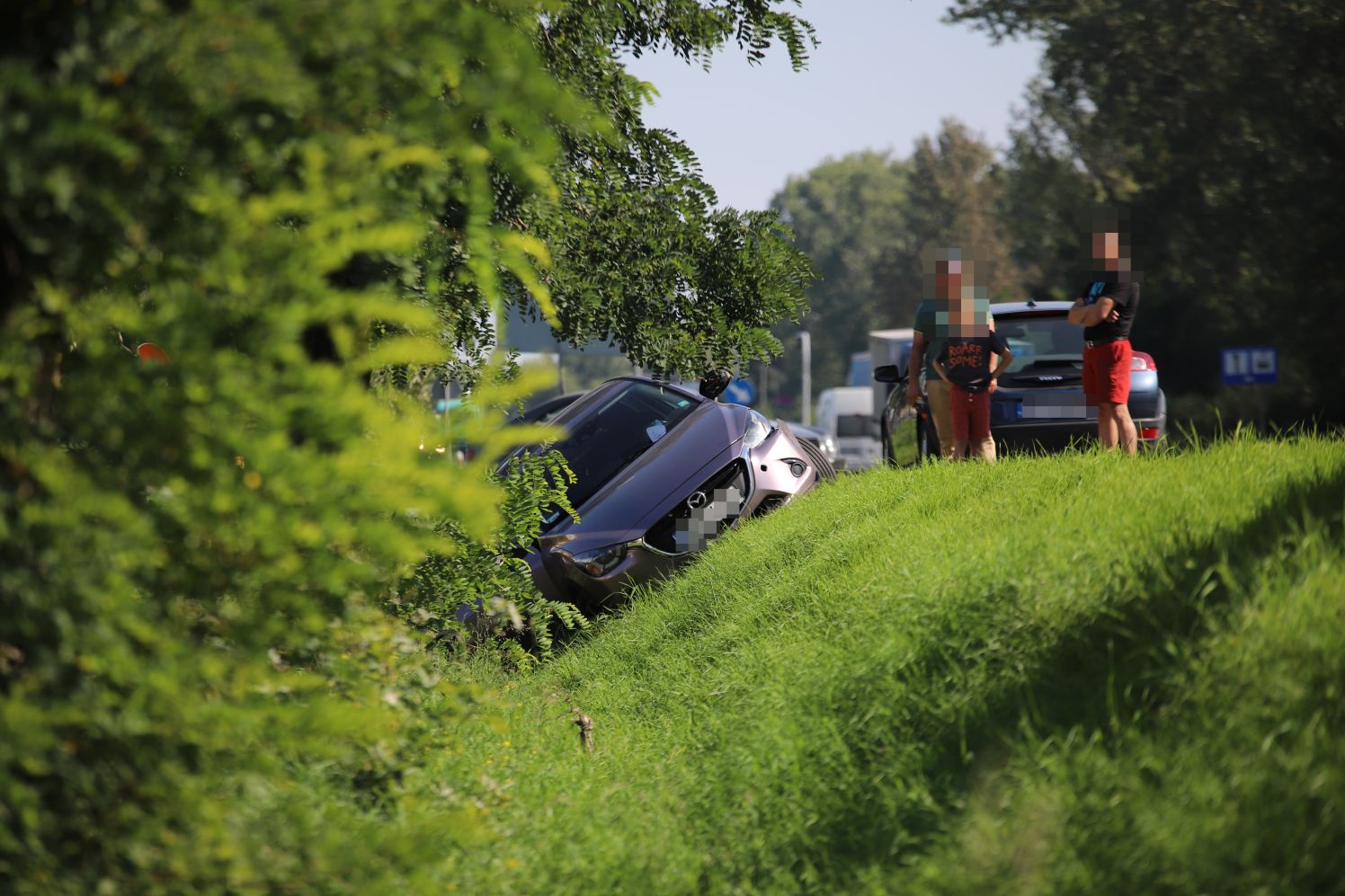 Na SK 92 w Kutnie na ul. Sklęczkowskiej zderzyły się osobówka z ciężarówką