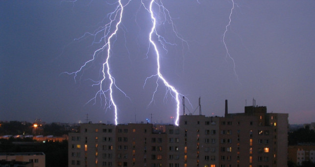 Pogoda wciąż nie rozpieszcza: nad Kutnem znów mogą pojawić się burze! - Zdjęcie główne