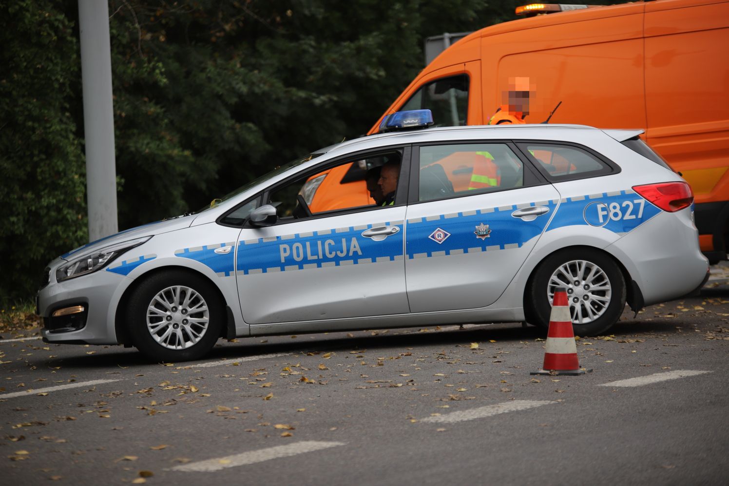 Niebezpiecznie pod Kutnem. Zderzyły się dwa auta, są osoby poszkodowane