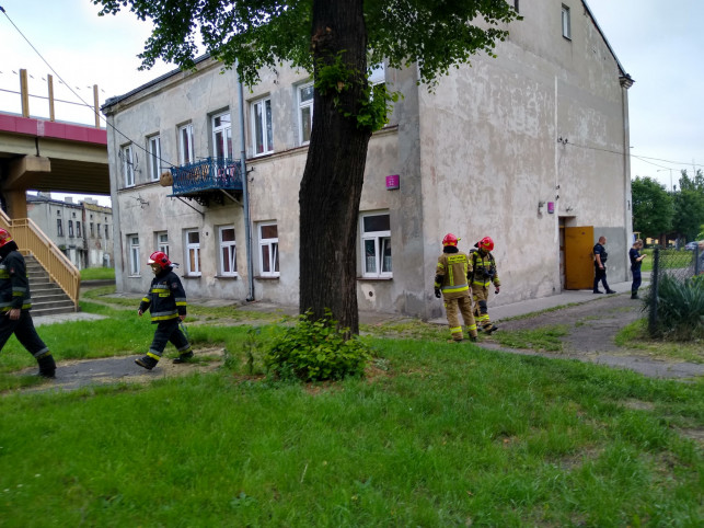 [ZDJĘCIA] Człowiek uwięziony w płonącym mieszkaniu?! Okazało się, że... - Zdjęcie główne