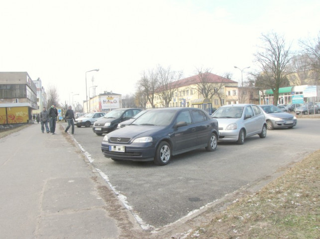 Parkingowy absurd - Zdjęcie główne