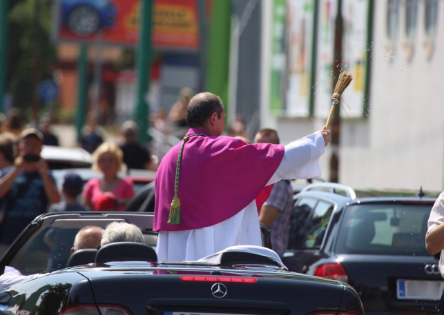 Święcenie pokarmów: W tej parafii ksiądz... pobłogosławi z samochodu - Zdjęcie główne