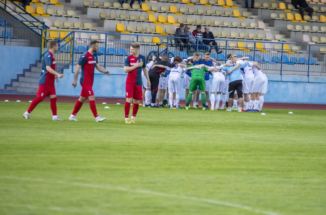 KS Kutno przegrał na własnym stadionie ze Zniczem Biała Piska 2-4