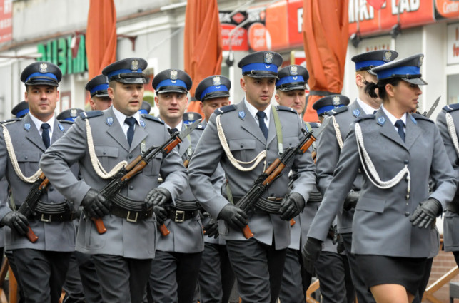 Policjanci otrzymali sztandar - Zdjęcie główne