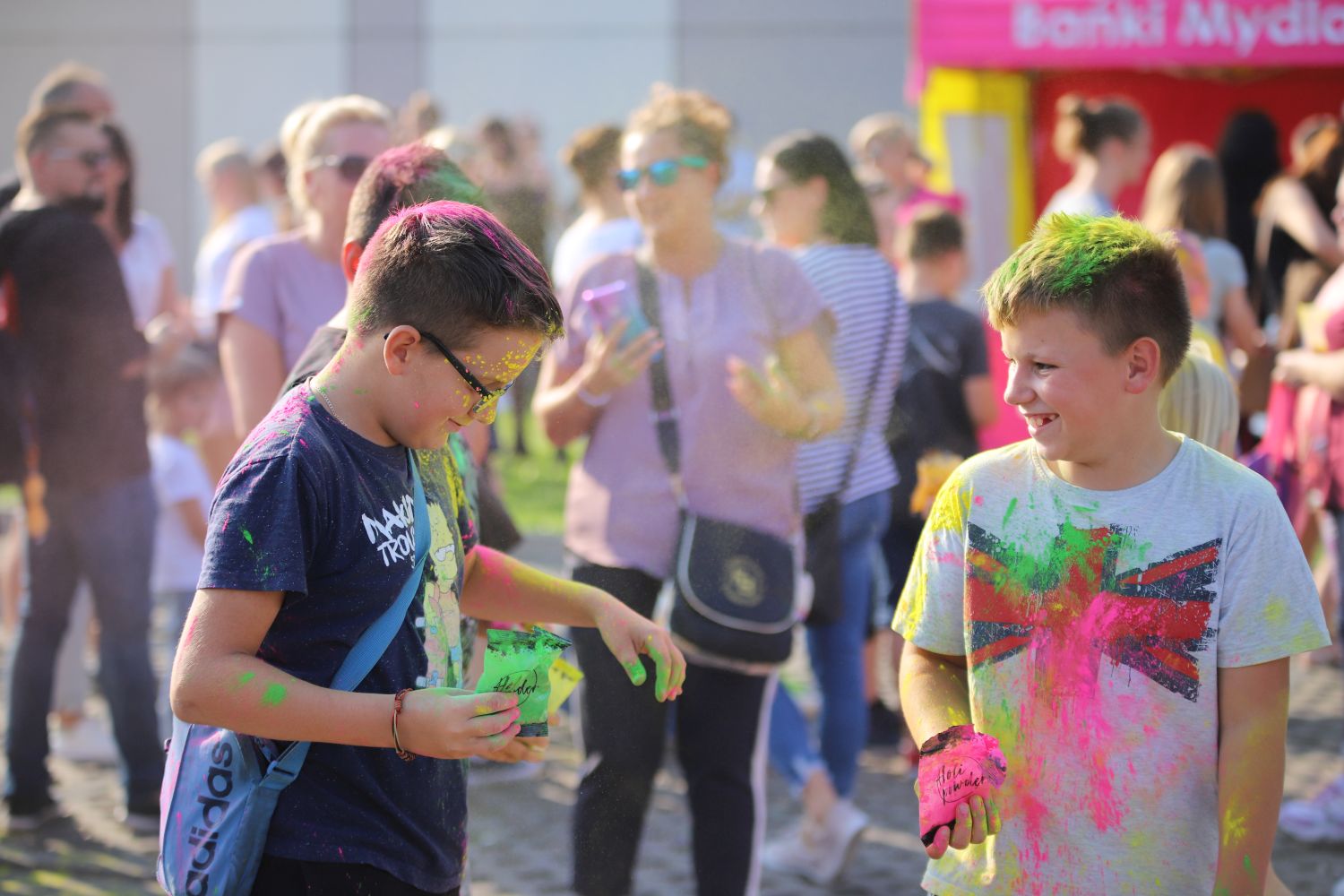 Pod Galerią Różaną odbyło się Święto Kolorów Holiki 