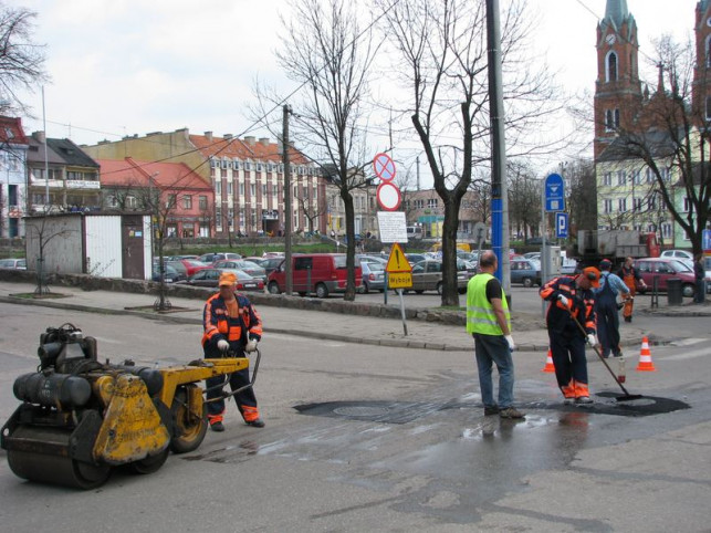 Asfalt do dziur z wodą - Zdjęcie główne