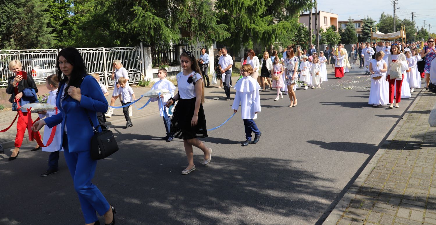 Ulicami kutnowskiego Dybowa przeszła procesja Bożego Ciała