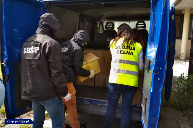 [WIDEO] Lewy alkohol i paliwo przekazane na walkę z pandemią - Zdjęcie główne