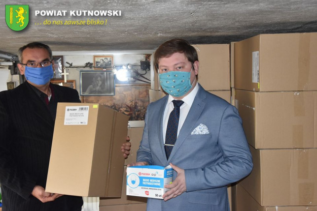 [ZDJĘCIA] Powiat otrzymał prawie 100 tys. maseczek, dzisiaj przekazuje je gminom - Zdjęcie główne
