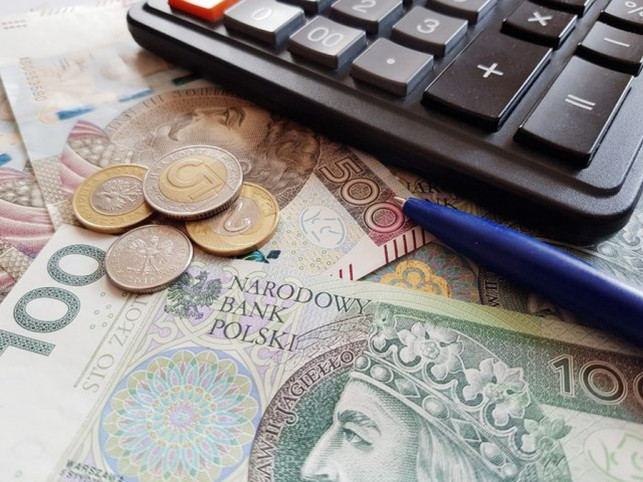 ZUS ma dziś wypłacić pierwsze postojowe - Zdjęcie główne