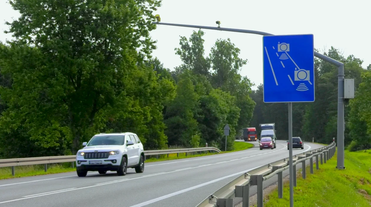 Pod Kutnem montują najdłuższy odcinkowy pomiar prędkości. Może ruszyć już w czerwcu - Zdjęcie główne