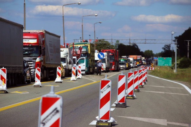 [WIDEO/ZDJĘCIA] Drogowy paraliż w Kutnie. Na Łąkoszynie ruszyła wielomilionowa inwestycja - Zdjęcie główne