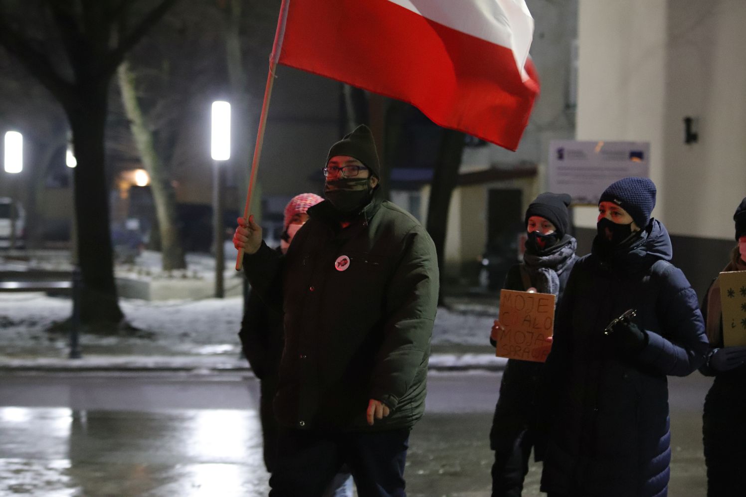 W trakcie kutnowskiego protestu słownie zaatakowano posła Woźniaka