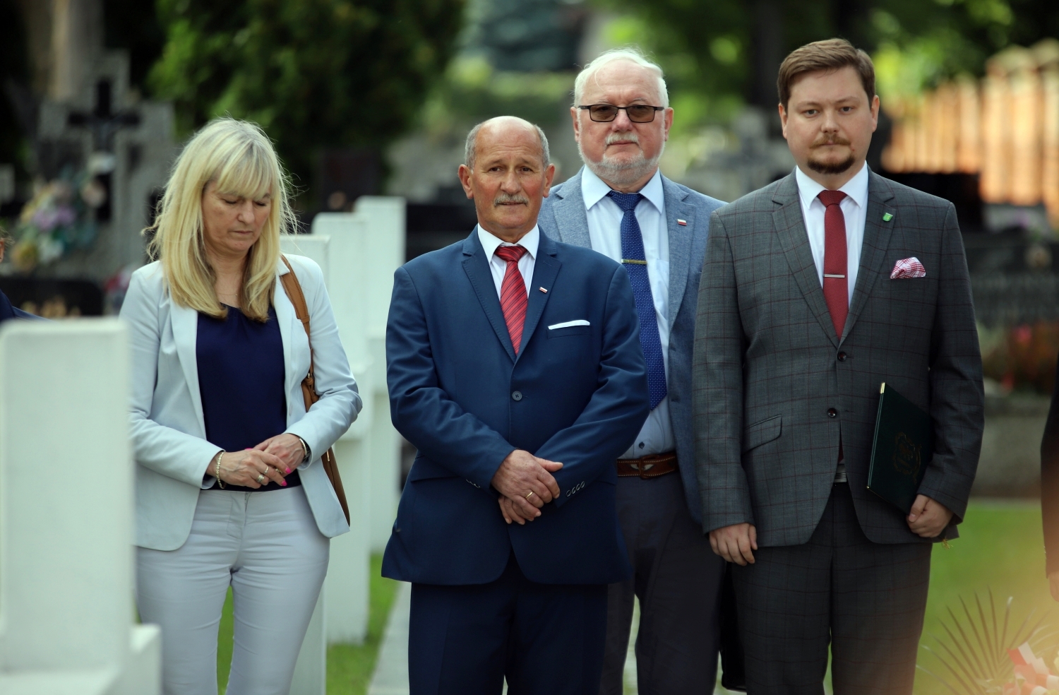 Przy pomniku poległych harcerzy i żołnierzy Wojska Polskiego zebrały się władze Powiatu Kutnowskiego, poczty sztandarowe i delegacje powiatowych służb, instytucji i szkół i placówek