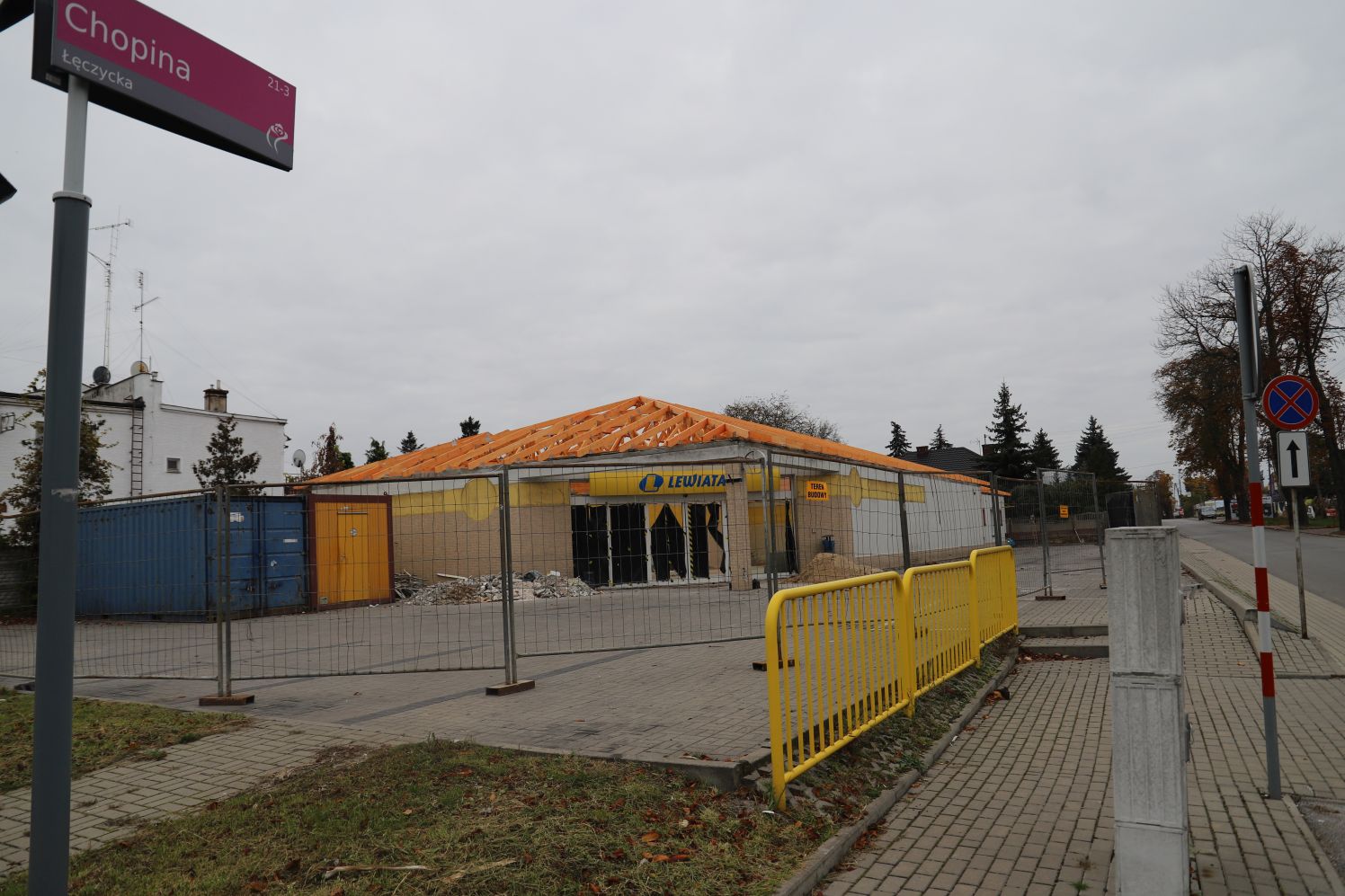 W sierpniu w Kutnie podpalono sklep. Trwa jego odbudowa, wkrótce ponownie powinniśmy móc zrobić zakupy w Delikatesach TDJ Ozdowscy przy Łęczyckiej