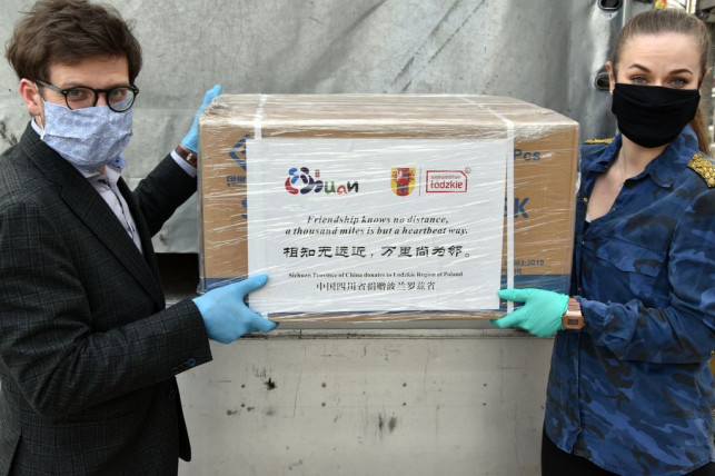 [ZDJĘCIA] Do naszego regionu trafiło ponad 20 tysięcy maseczek z Chin - Zdjęcie główne
