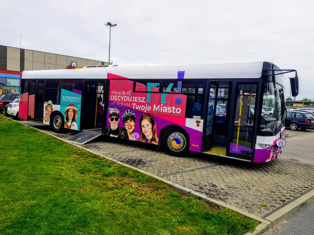 [FOTO] Wyjątkowy autobus przed galerią. Głosujemy w Budżecie Obywatelskim! - Zdjęcie główne
