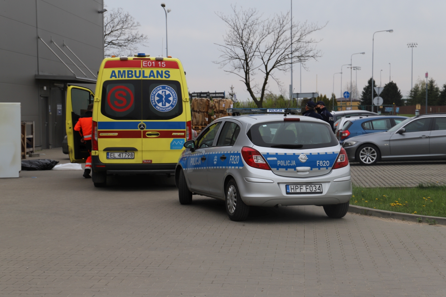 [FOTO] Śmierć pod galerią. Mężczyzna wyszedł ze śmietnika, a potem... - Zdjęcie główne