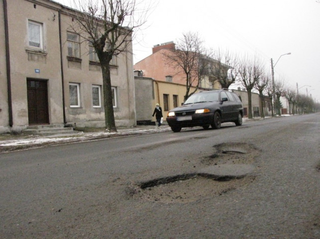 Kierowcy skarżą się na dziurawe drogi - Zdjęcie główne