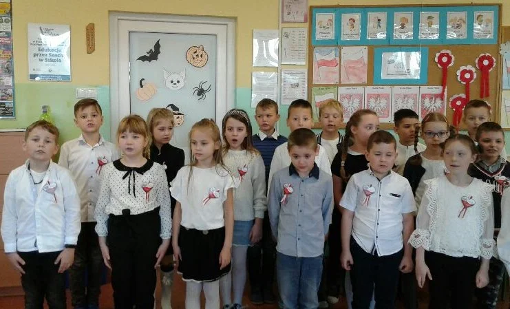 Uczniowie SP nr 6 śpiewali "Mazurka Dąbrowskiego"