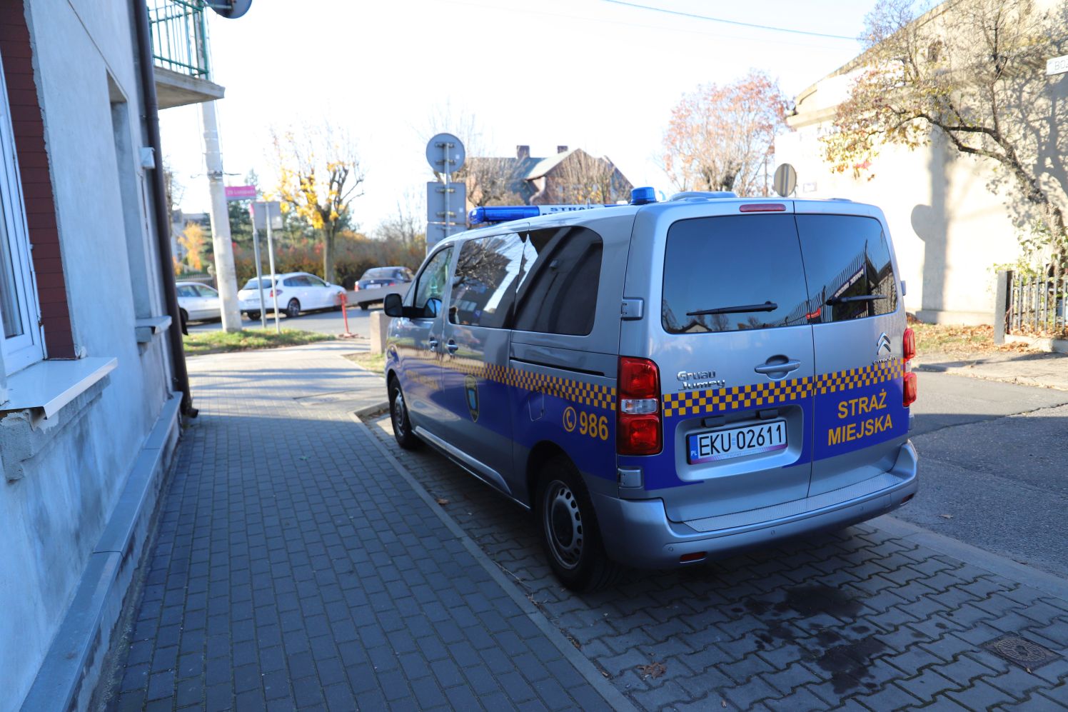 Policja i straż miejska pilnują porządku w związku z dniem Wszystkich Świętych