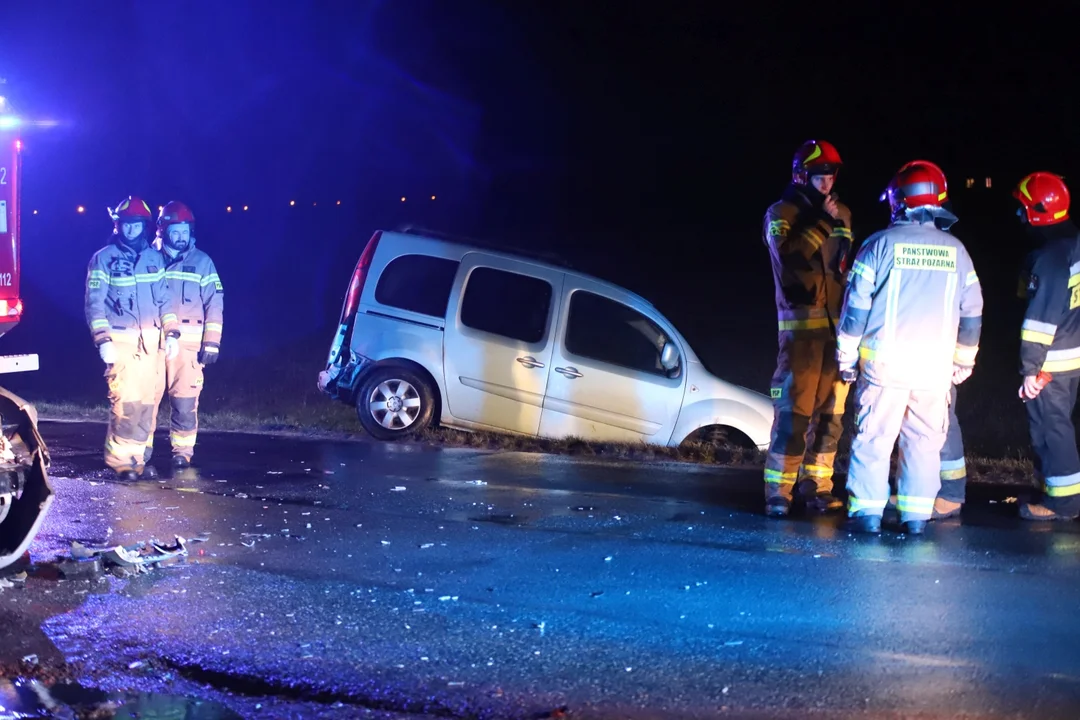 Wypadek w Zawadach na DW 702 między Kutnem a Piątkiem