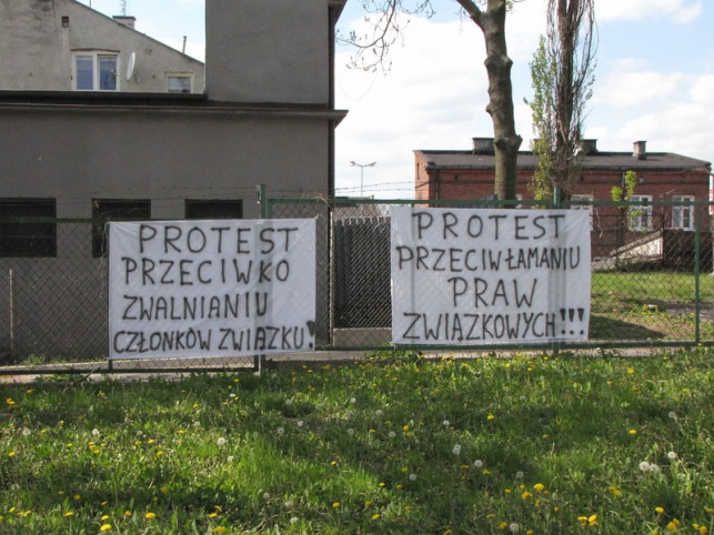 Protest w pośredniaku - Zdjęcie główne