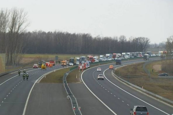 Wypadek na "jedynce": są osoby ranne - Zdjęcie główne