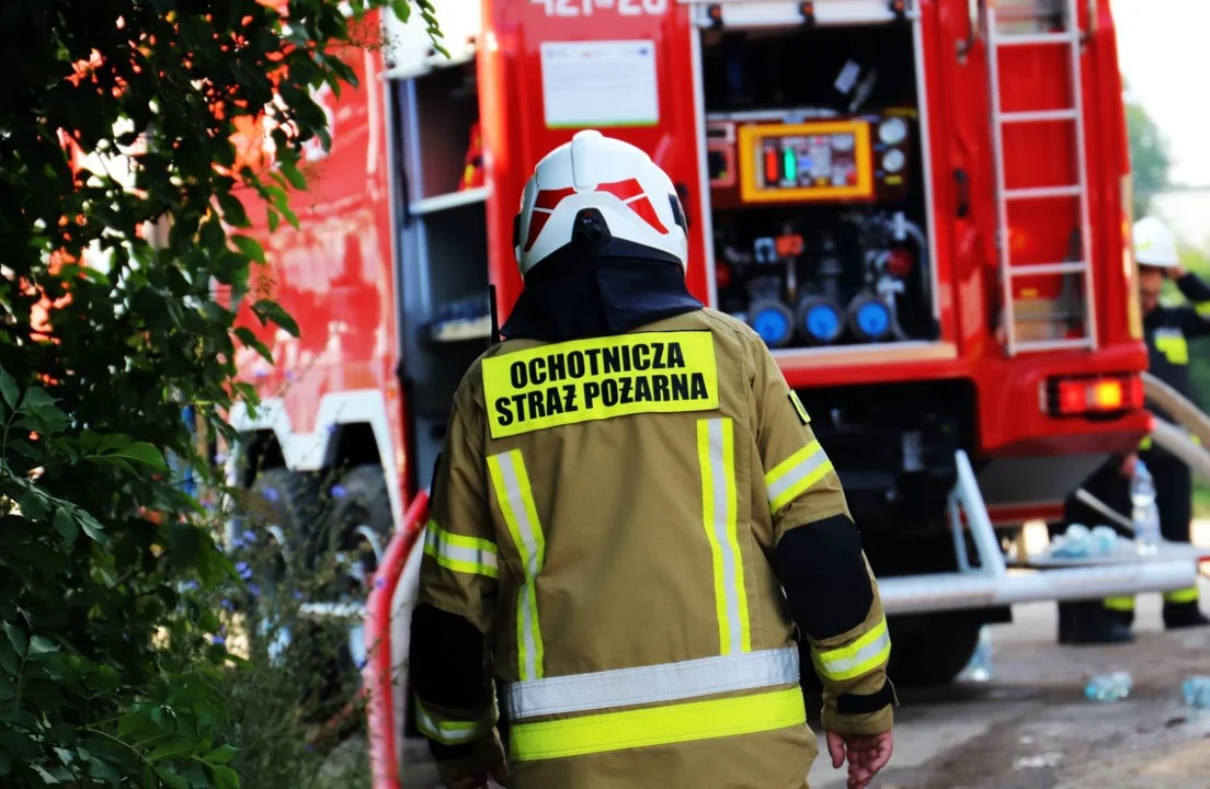 Pożar w Żychlinie. W akcji kilka zastępów straży pożarnej [ZDJĘCIA] - Zdjęcie główne