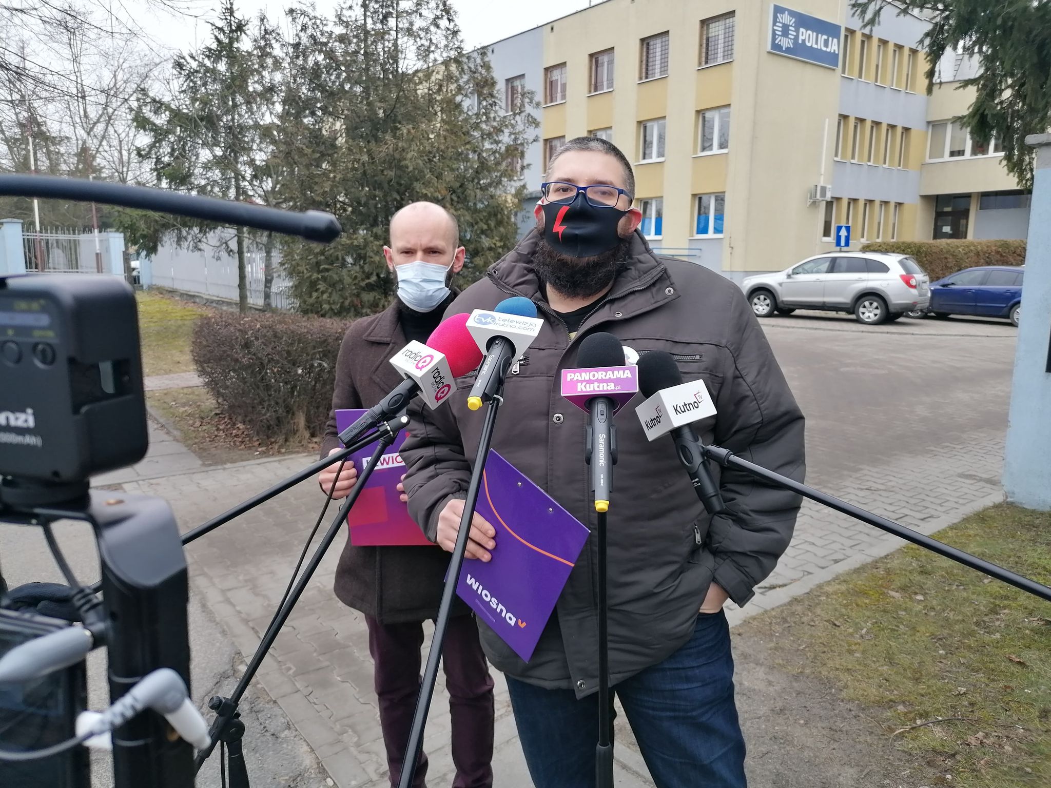 [FOTO] PiS nakazuje policji gnębienie protestujących? Kutnowska lewica: "stoją tam, gdzie stało ZOMO" - Zdjęcie główne