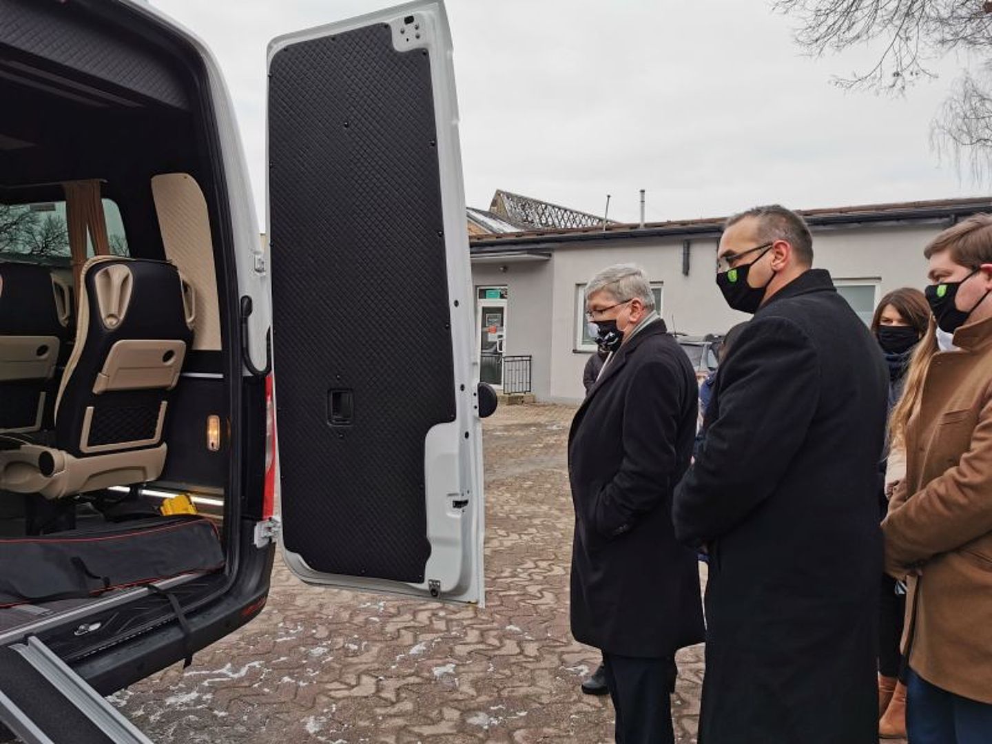 Bus będzie służył do przewozu osób niepełnosprawnych.