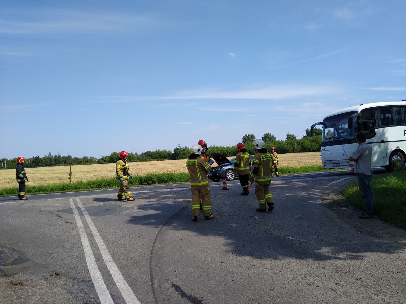 Pod Kutnem trwa akcja straży pożarnej, obecni są także policjanci