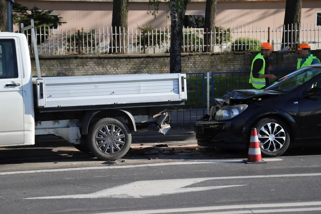 Znamy przyczyny dwóch zdarzeń drogowych do których doszło w Kutnie. Kierowcy jechali „na podwójnym gazie”