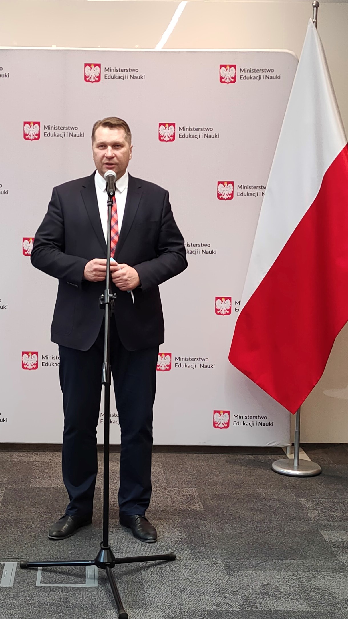 Poseł Tadeusz Woźniak został odznaczony przez ministra Czarnka za szczególne zasługi w pracy na rzecz rodziny