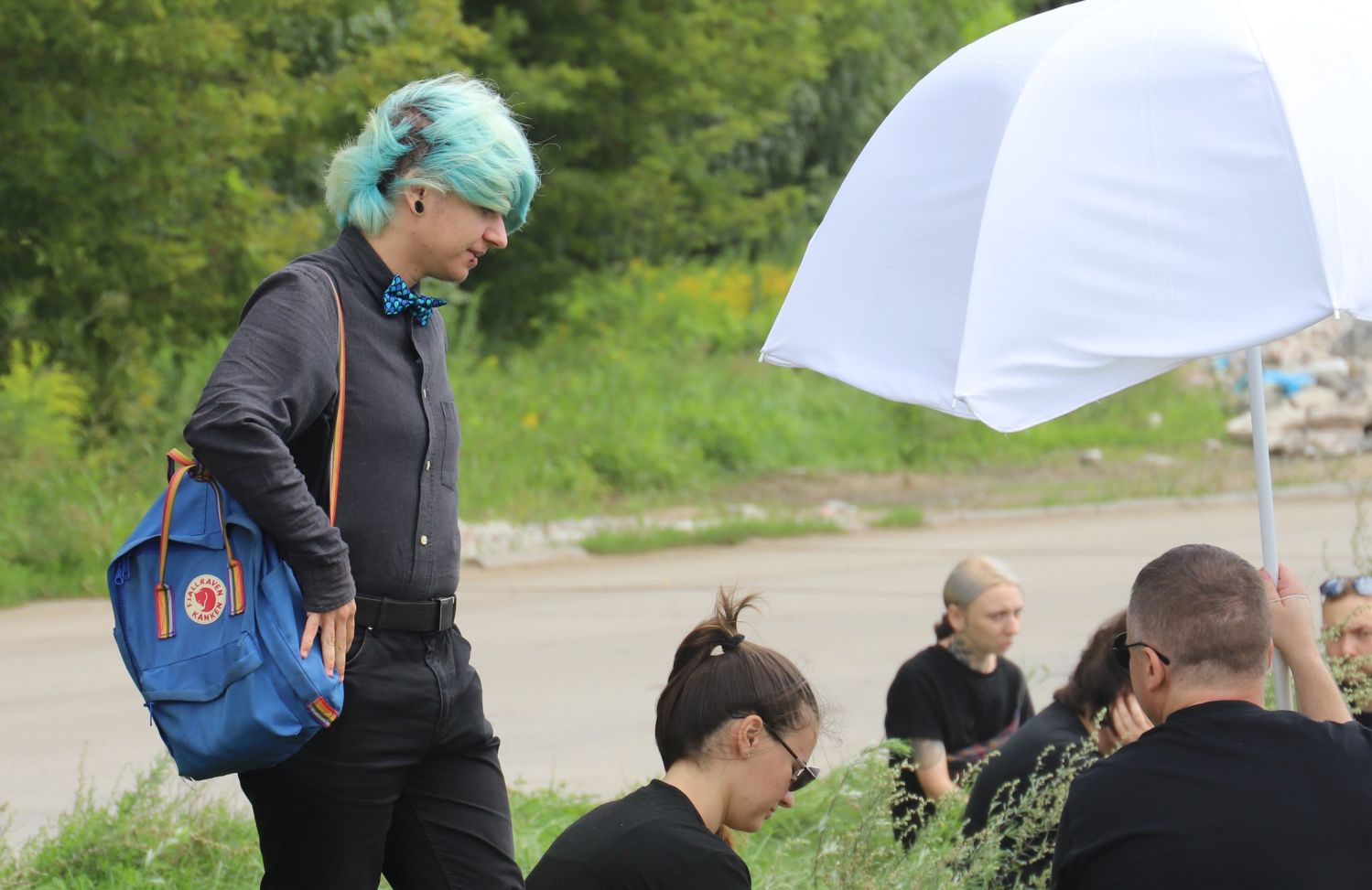 Weganie zorganizowali akcję pod kutnowską ubojnią trzody chlewnej. Rozmawiamy z jednym z nich