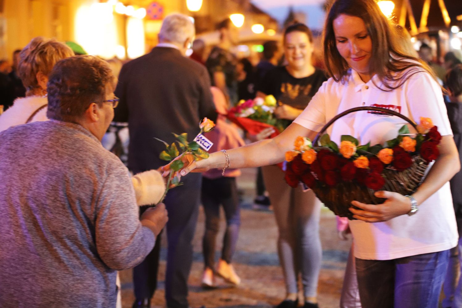 Świętujemy razem z Wami! Rozdaliśmy pachnące gazety i aż 500 róż, wszystko oczywiście z okazji kutnowskiego Święta Róży