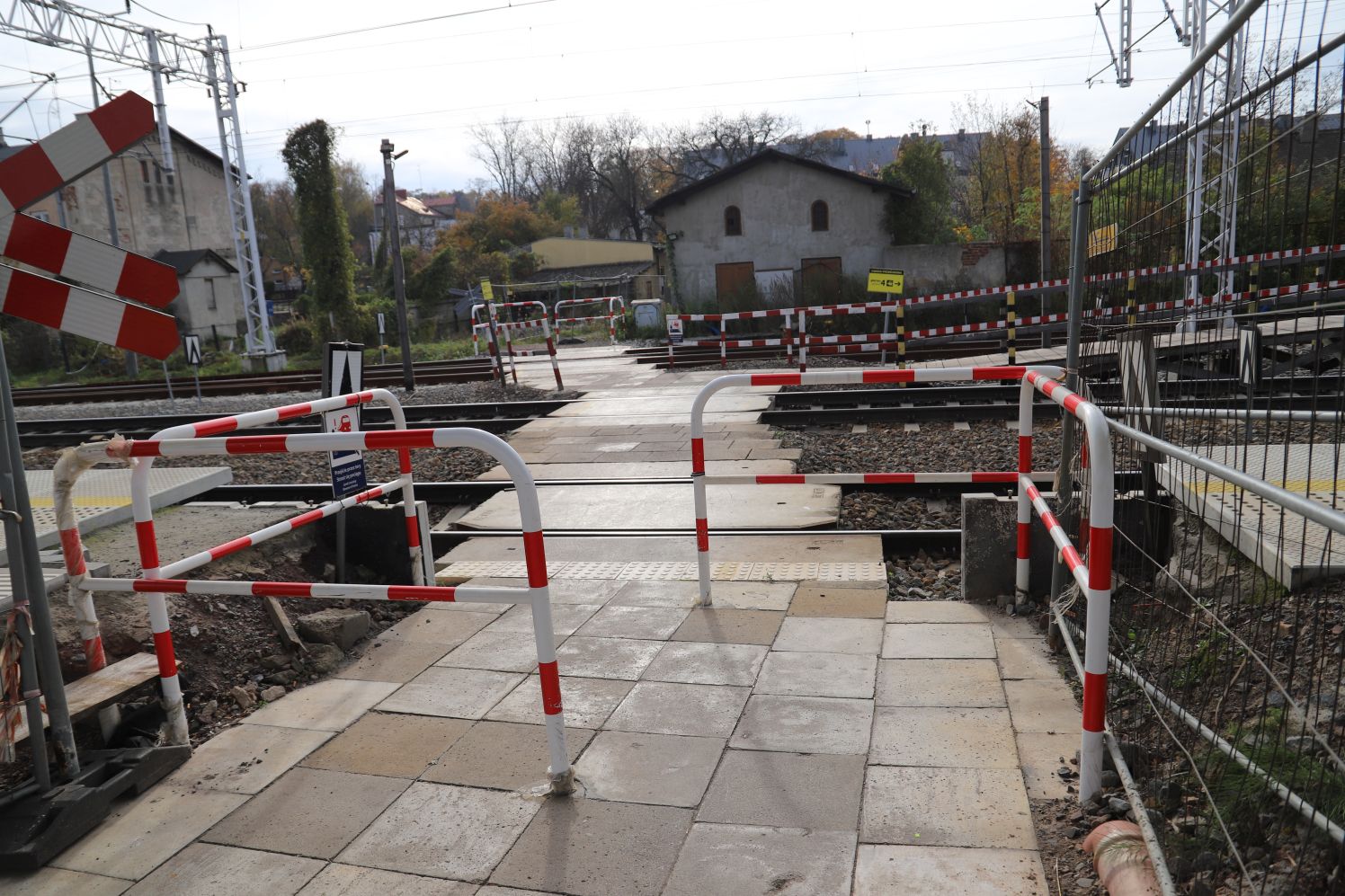 Opóźnienia prac na kutnowskiej stacji wciąż postępują